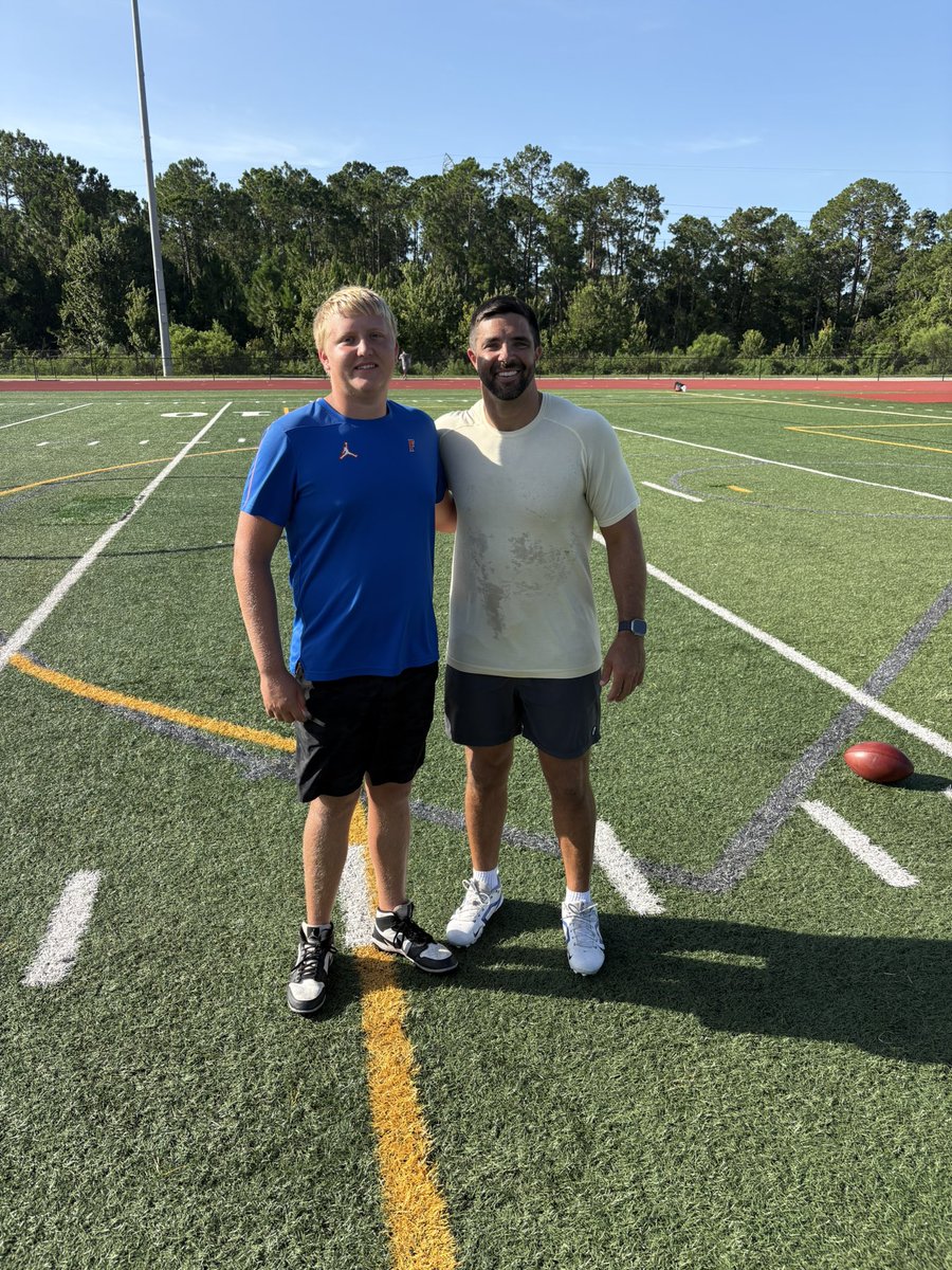 PearsonMit1407's tweet photo. Great opportunity to get one on one time w All Pro/Pro Bowler &amp; National Champ @jharris_47 
@ArmwoodFTBL 
@RyanLydon8 
Thanks Josh!
Go Hawks
#protectthefamily
Go Chargers @NFLchargersNews https://t.co/UhdJnvgNiR