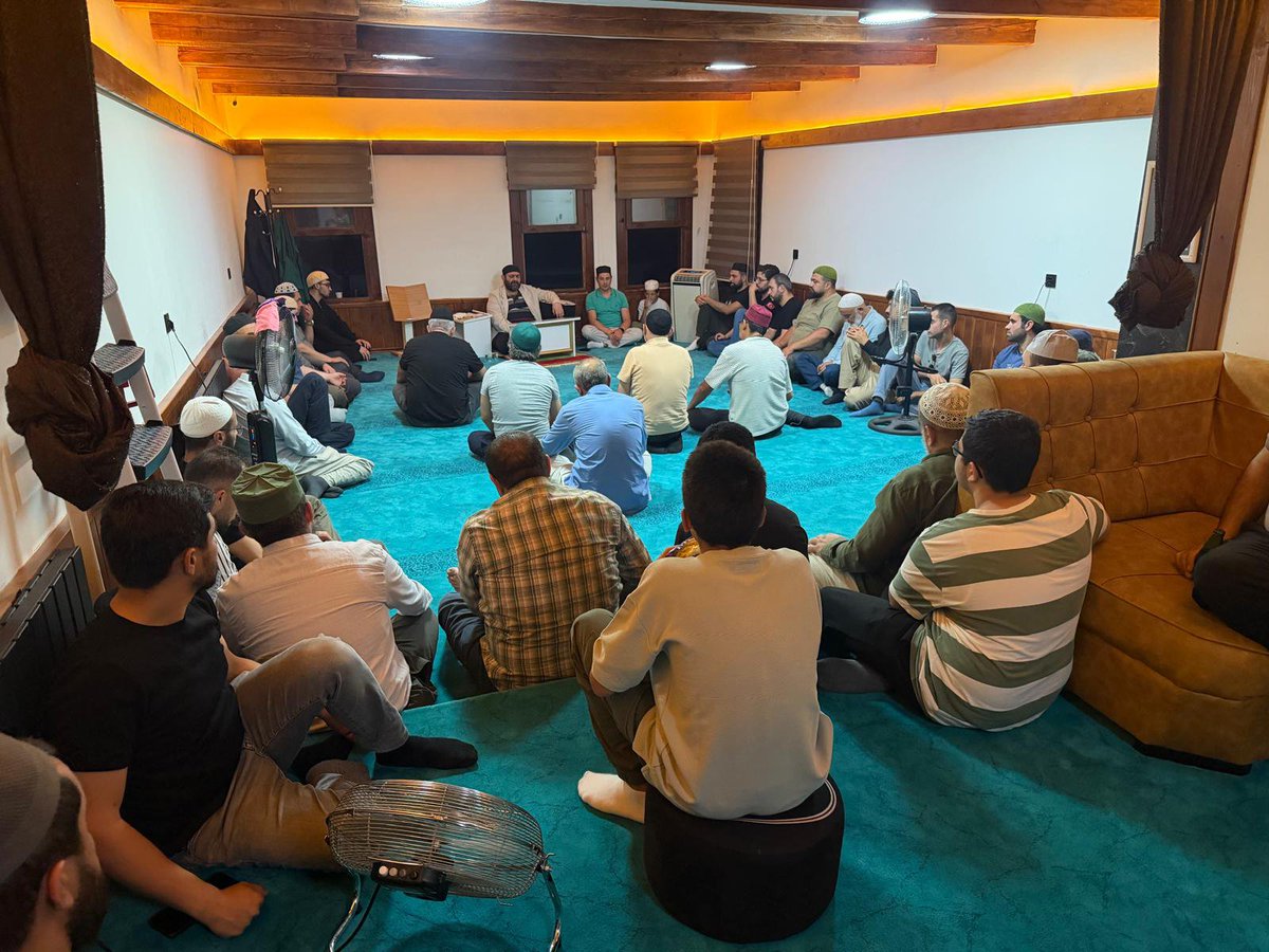 KevserVakfiAnk's tweet photo. Bugün, Kevser Eğitim Vakfı Ankara İl Temsilciliği Hacı Bayram Merkezimizde, kıymetli hocamız Ahmet Kocabaş abimizin gerçekleştirdiği sohbet programını büyük bir istifadeyle eda ettik.

Sohbetimizde birlik ve beraberliğin, ümmet şuurunun ve kardeşliğin önemine dikkat çekildi. https://t.co/hsoSYdZxdy