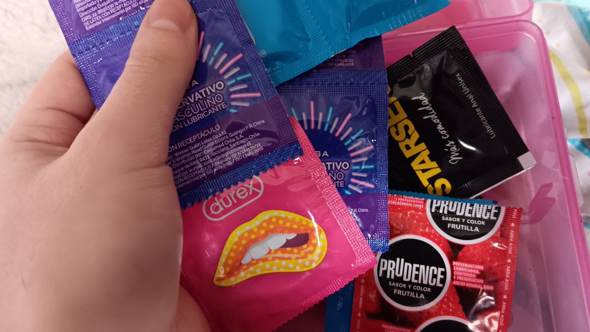 _sluTb0y's tweet photo. Debo gastarme estos condones, quién para? https://t.co/LYx7dpnKUZ