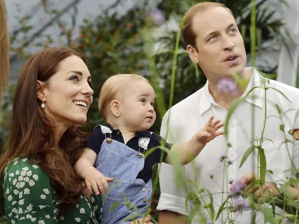 KatesPowerSuit's tweet photo. Georgie 🥹🥹🥹🥹🥹 with his mama and papa https://t.co/34J5croJGn