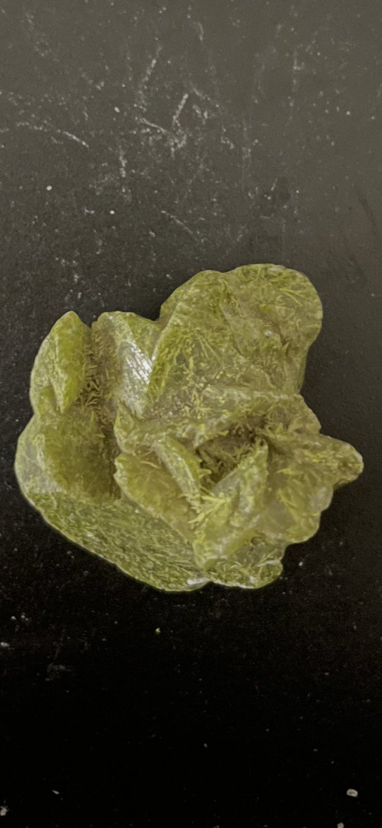 euxenitejax's tweet photo. #3. Mottramite is a rare mineral , but at the famous Tsumeb mine in Namibia 🇳🇦 it’s relatively common as an ore . High quality , collector grade ( below ) is considered rare and desirable. https://t.co/3FawuePrRq