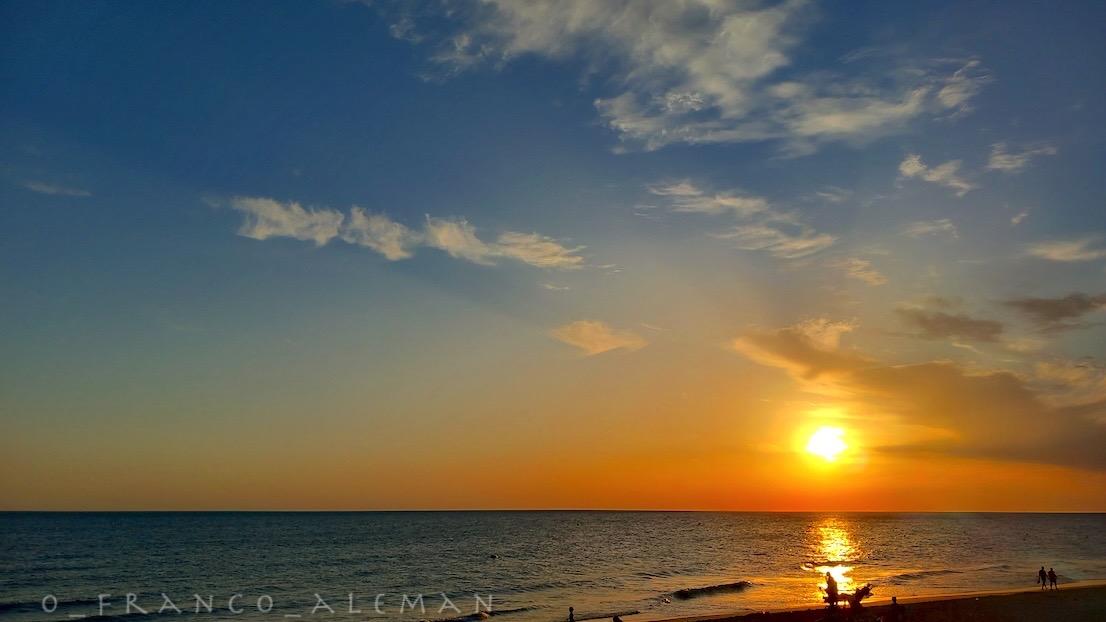 o_franco_aleman's tweet photo. good night! 😀

bonne nuit! 💫 

#sweetdreams #GuteNacht #ocean #sunset #boanoite #buenasnoches #beach https://t.co/rzIEdYo0WC