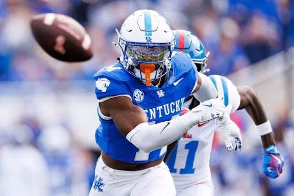 nehemiahmccary4's tweet photo. After a great conversation with @CoachDSanders i'm blessed to recieve an offer from @UKFootball !! @rush_undra @Brenthubbert_ @DexPrep @SWiltfong
@Andrew_Ivins @TomLoy247 @ChadSimmons_ @adamgorney https://t.co/9IqCyh0420
