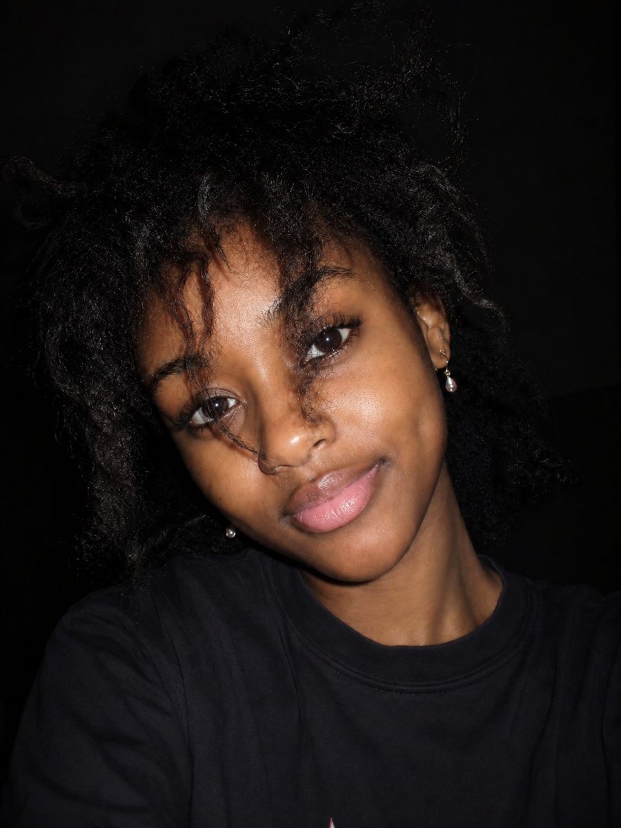 Smiliedg's tweet photo. I am 18 now 😍, do you love me. https://t.co/dQvNQWfxlY