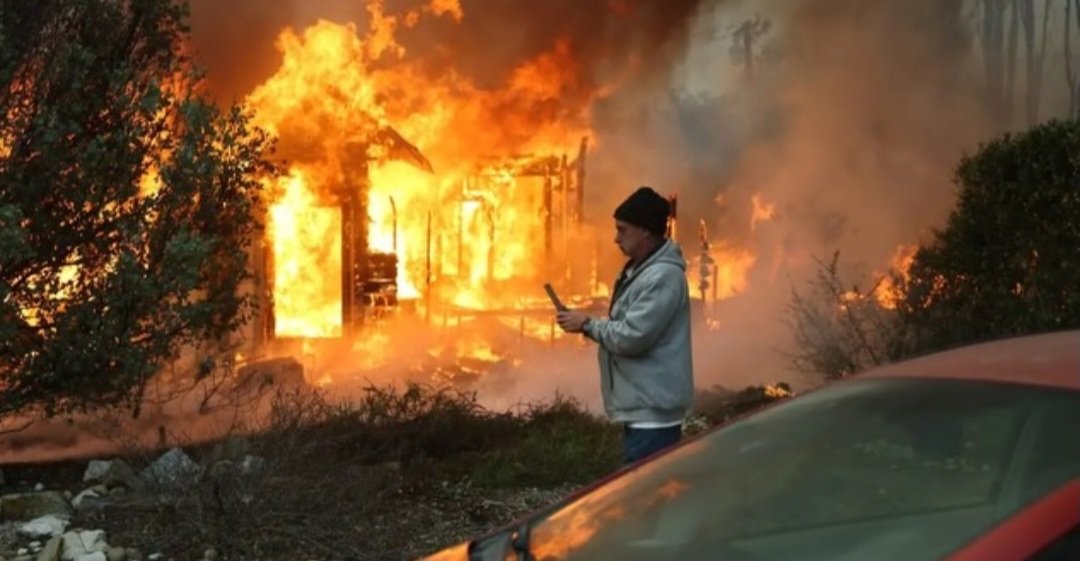 AzPetrich's tweet photo. When California was burning in 2025, Canada sent 250 firefighters.

When California was burning in 2020, Canada sent 594 firefighters.

When California was burning in 2000, California sent more than 1,600 firefighters.

Today, Trump denies help. This is embarrassing and wrong. https://t.co/g8f5Sf8JJ5