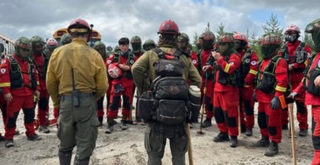 AzPetrich's tweet photo. When California was burning in 2025, Canada sent 250 firefighters.

When California was burning in 2020, Canada sent 594 firefighters.

When California was burning in 2000, California sent more than 1,600 firefighters.

Today, Trump denies help. This is embarrassing and wrong. https://t.co/g8f5Sf8JJ5