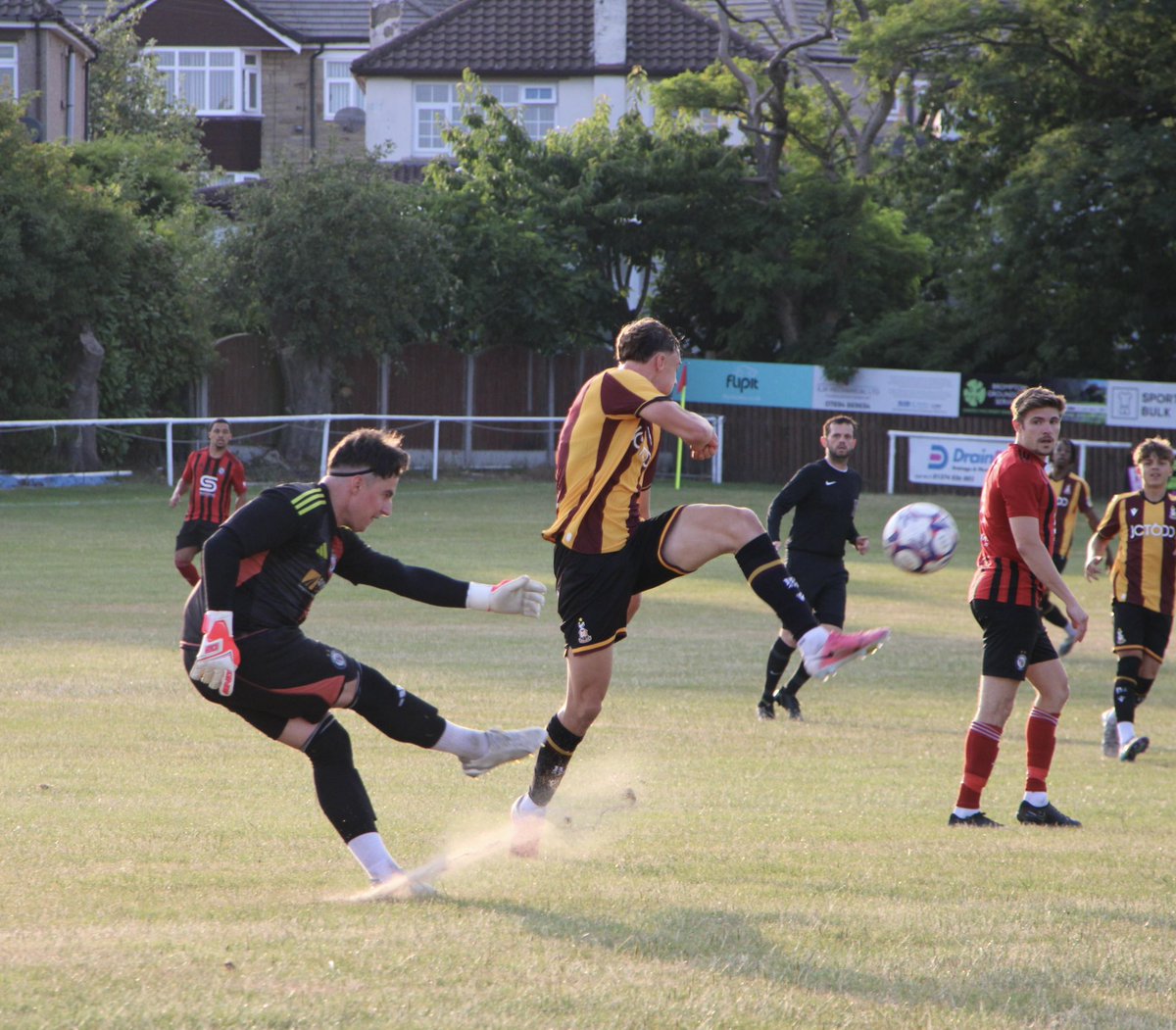 FindMeOnTheSL's tweet photo. @CampionAFC V @officialbantams 

🔗 https://t.co/VMy8DeC4HR https://t.co/gCYrF74lGN