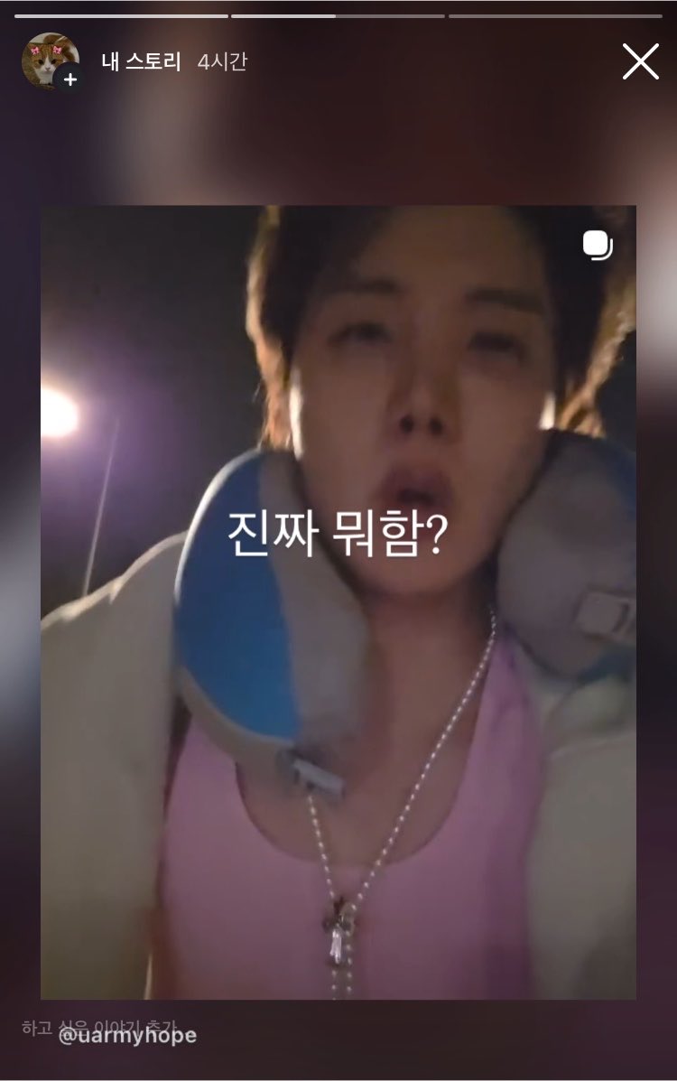 rrora7's tweet photo. 맨날 혼자 이러고 노는데
약 먹으면 이러고 놀지 못할까봐 영원히 병원 안 가는 중입니다 https://t.co/CHE294d7F9