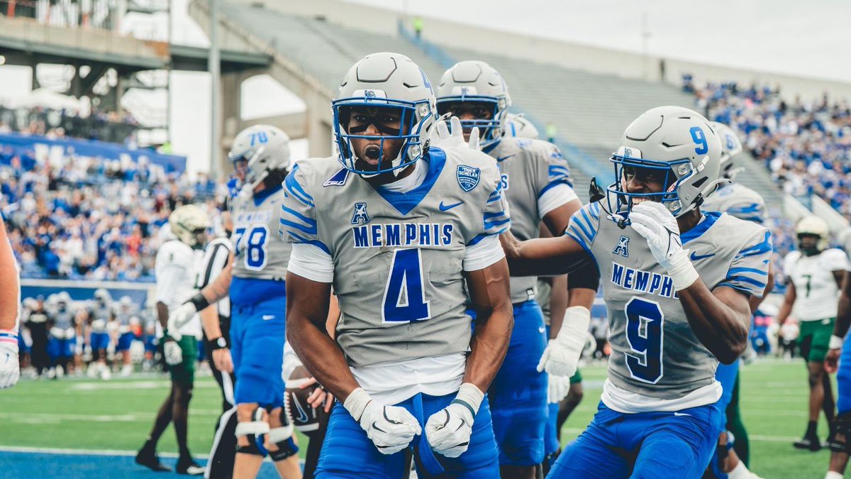 micah1of1_'s tweet photo. #AGTG After a great conversation im blessed to receive an offer from Memphis !!!!💙🤍
@247recruiting  @AllenTrieu  @ChrisBrooks83 @MemphisFBRec 
@JPRockMO  @PrepRedzoneMO @MemphisFB https://t.co/NoDjYY1prI