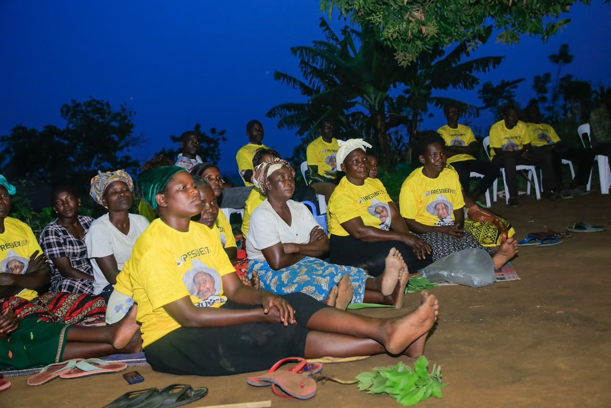 TodwongR's tweet photo. I then briefly joined members of Pabit Trading Centre Cell in Kiba Ward, Purongo Town Council, during their Village Baraza, which reaffirmed the overwhelming support for @NRMOnline candidates.
The Baraza also verified the cell membership register and underscored the importance of the forthcoming village elections, while encouraging members to remain united and actively participate in strengthening the party at the grassroots.