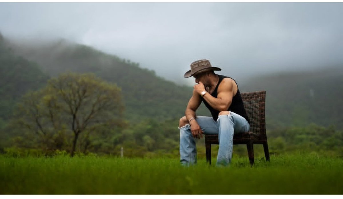 theshakib87's tweet photo. @Gabbar0099 Salman Khan ko fir se fallow karna hoga uska twit aagya 
The real cowboy of bollywood wood https://t.co/HrAFqZYGkg