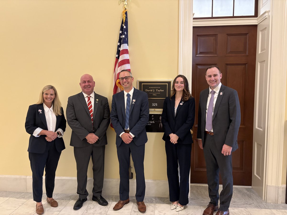 AmChemistry's tweet photo. America doesn't stay competitive by standing still.

#ResponsibleCare leaders are on Capitol Hill sharing what nearly 40 years have delivered:

• Proven model for responsible growth &amp; innovation
• 3rd consecutive year of record-low employee safety performance https://t.co/wxj0HHIWga