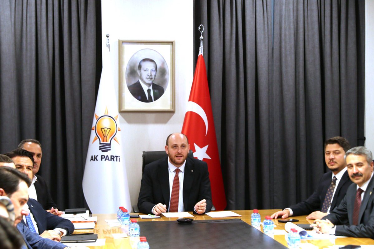 abuyukgumus's tweet photo. İl Başkanlarımız, İl Teşkilat Başkanlarımız, İlçe Başkanlarımız ve İlçe Teşkilat Başkanlarımızla istişare ve değerlendirme toplantımızı gerçekleştirdik.

Teşkilatımızın sahadaki çalışmalarını ele aldığımız, hedeflerimizi ve yol haritamızı netleştirdiğimiz verimli bir toplantı oldu.

Milletimizin beklentilerine karşılık veren, güçlü ve koordineli bir teşkilat yapısıyla Türkiye Yüzyılı hedeflerimiz doğrultusunda çalışmaya kararlılıkla devam edeceğiz.
