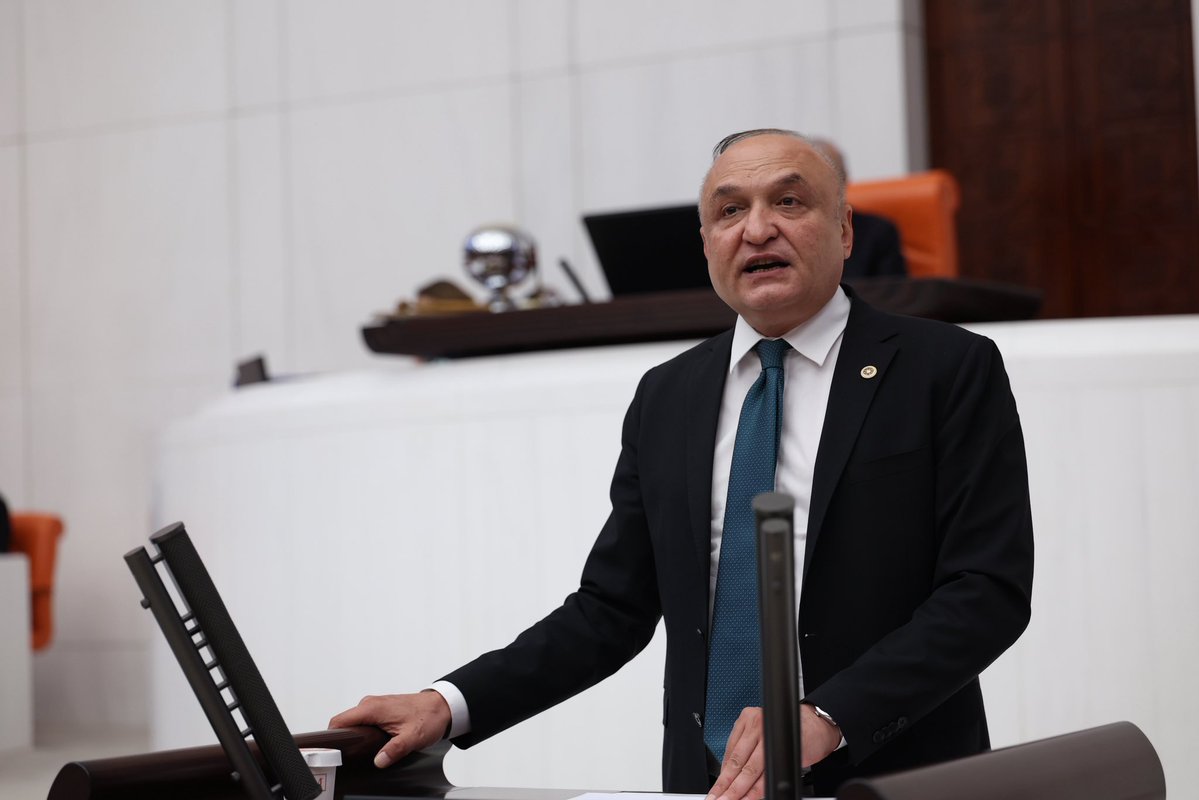 melih_meric's tweet photo. Stajyer ve çıraklar, fiilen çalışmalarına rağmen yalnızca kısa vadeli sigorta kapsamında değerlendirilerek yıllardır mağdur ediliyor. Bu adaletsizliğin çözümü açıktır: Staj ve çıraklık başlangıç tarihi, SGK hizmet başlangıcı olarak kabul edilmelidir.

MESEM’ler ise birçok yerde mesleki eğitim amacından uzaklaşmış, çırak ve stajyer emeğini düşük maliyetli iş gücüne dönüştüren bir yapıya evrilmiştir. Bu düzenin bedelini, geleceğini kurmaya çalışan gençler ödemektedir.

Bu haksızlığın takipçisi olmaya, stajyer ve çırakların haklı mücadelesini her platformda gündeme getirmeye ve üzerimize düşen sorumluluğu yerine getirmeye kararlıyız.

#CHP @CirakStajFED @mslm_alagoz @Gaziantepa87050