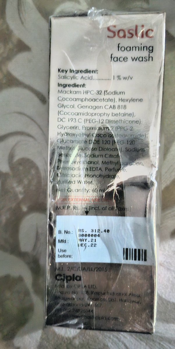 sajjadpanagar's tweet photo. This is a severe health hazard! 🚨 @flipkartsupport @Flipkart I ordered Saslic DS face wash, but you sent the wrong product AND it expired in DEC 2022 (over 3.5 years ago!). Applying this could have ruined my skin.
​I need immediate refund +compensation for this gross negligence. https://t.co/eVZMlQ6iBb