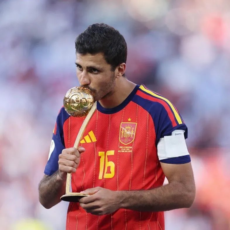 Bestileri's tweet photo. 🚨🗣️ Luka Modrić on why Lionel Messi deserved the World Cup Golden Ball:  

“You can’t judge the Golden Ball based on just one match — that’s embarrassing. Messi was outstanding the entire tournament. He carried Argentina, created magic out of nothing, and was the best player on the pitch in almost every game. One final doesn’t erase all of that. Even though Argentina didn’t win the World Cup, Messi was still the standout player by a mile. I’ve played in and watched many World Cups, and the way they’re deciding this award is completely wrong. You don’t ignore weeks of brilliance because of a single game.” 🐐🏆