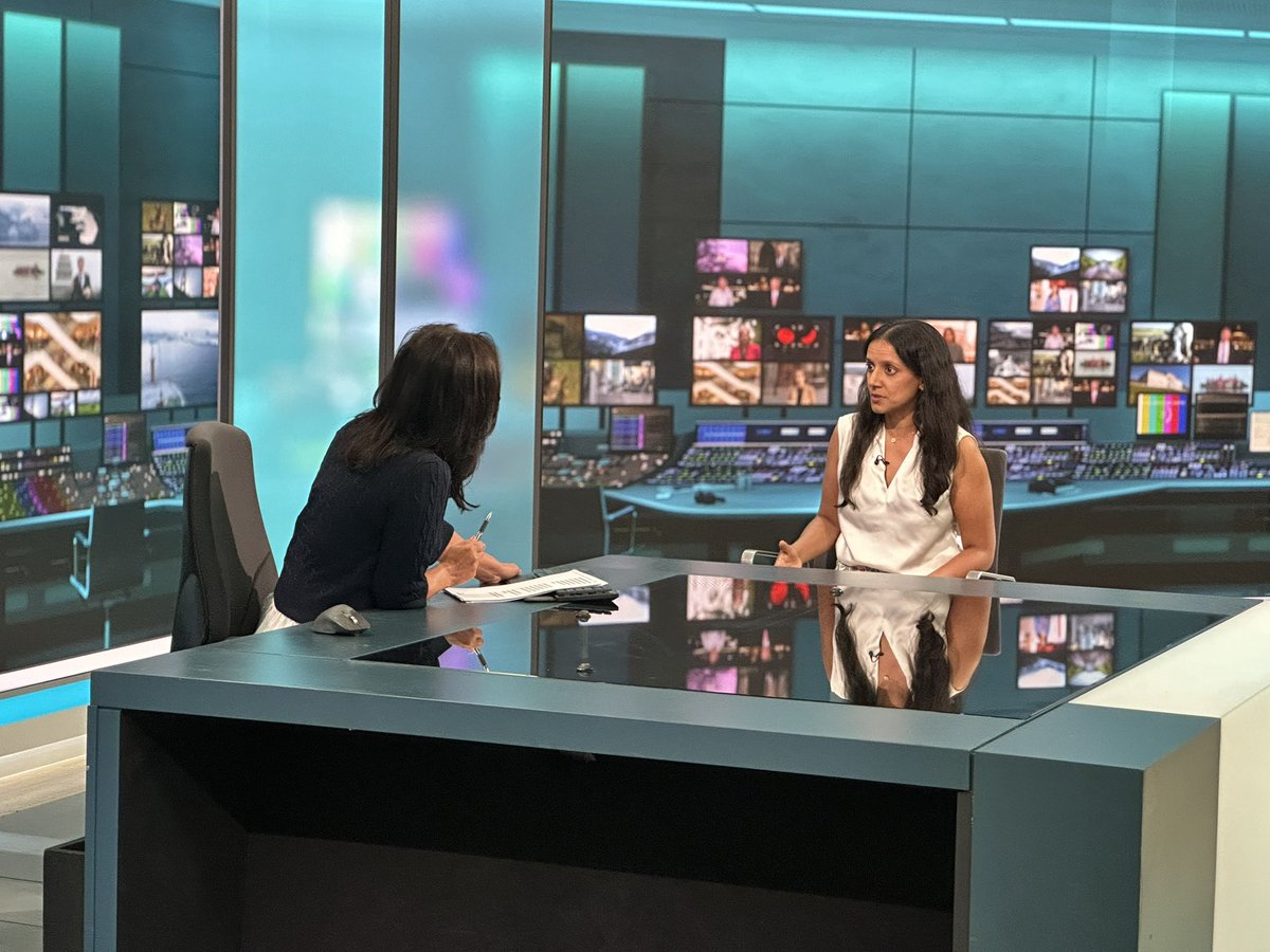 ShivaniM_KC's tweet photo. The media coverage of our @ImperialMed  paper today was everything I could possibly hope for having spent many years raising awareness around early-onset type 2 diabetes 

I am so very grateful to my co-authors and to everyone who recognised the importance of the work 🙏🏼🙏🏼

We were showcased by #BBCNews, #ITN, #Womenshour on Radio 4, BBC #radio5Live and #TimesRadio to name a few plus many newspapers 

Here I am looking earnest on ITN news this lunch time! And of course a selfie with the lovely Nina Hossein -  amazing experience!