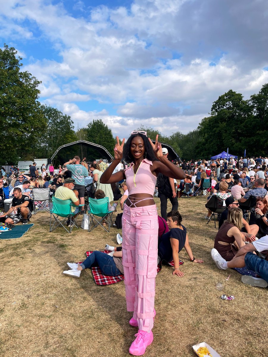 KidWondR's tweet photo. it’s showtime! 💕😁💖

bedford river festival was a dream…thank you all! 

next stop📍02/08/26 luton henge festival 🗿🌿 @RevolutonArts

#WondRWomN #bedfordshire #festival #UKHipHop #bedfordriverfestival https://t.co/KbvQZhvjeP