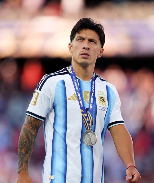 mygtvsports's tweet photo. “The downfall of the great has always been the joy of the mediocre” - Lisandro Martinez

#GTVSports https://t.co/qYsMZWctac