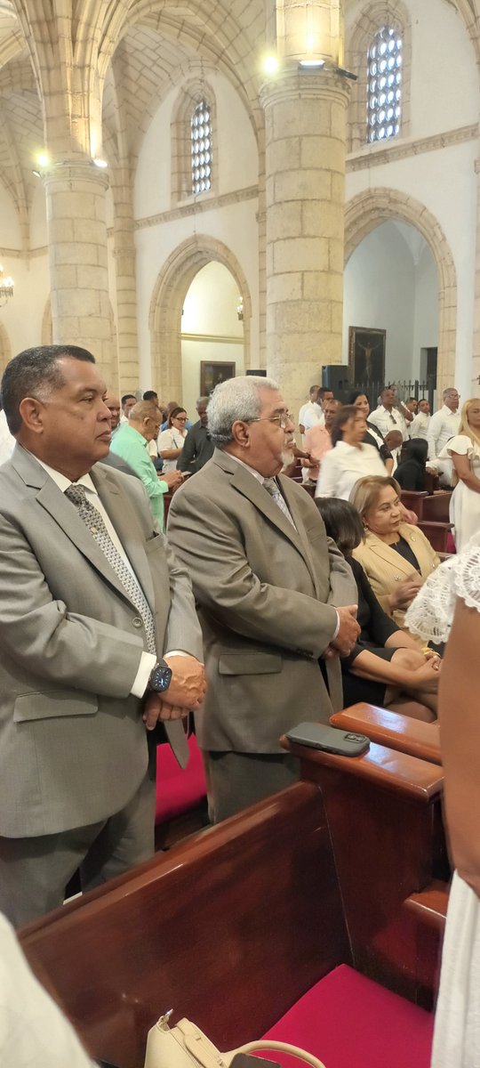baezalmirante's tweet photo. Felicidades al destacado dirigente deportivo ,comunitario y político @HectorMarte_23 quien estuvo presente,en la Cátedra Primada de América, en conmemoración del 29 aniversario de la Dirección de Desarrollo Provincial, que preside Ángel de la Cruz https://t.co/X3koSBEio7
