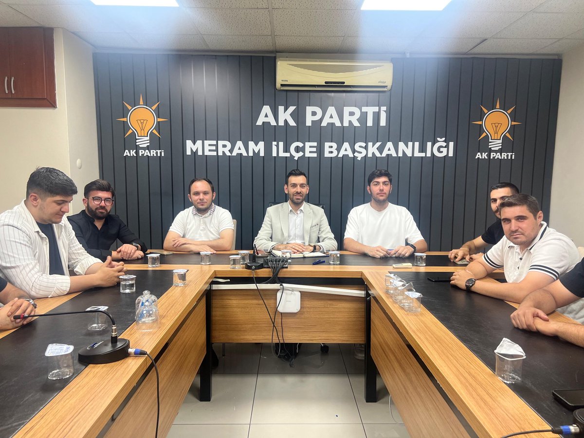 akgenclikmeram's tweet photo. Haftalık olağan yönetim kurulu toplantımızı İlçe Gençlik Kolları Başkanımız @cimenabdullah42 başkanlığında gerçekleştirdik. https://t.co/FfQCNFXcVw