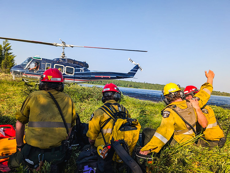AlbertaWildfire's tweet photo. Alberta Wildfire is proud to support wildfire response efforts across Canada, including in Quebec. 

Currently, 81 Alberta Wildfire crew members and support staff are assisting with wildfire suppression efforts in Quebec. https://t.co/8XUhmgHYoe