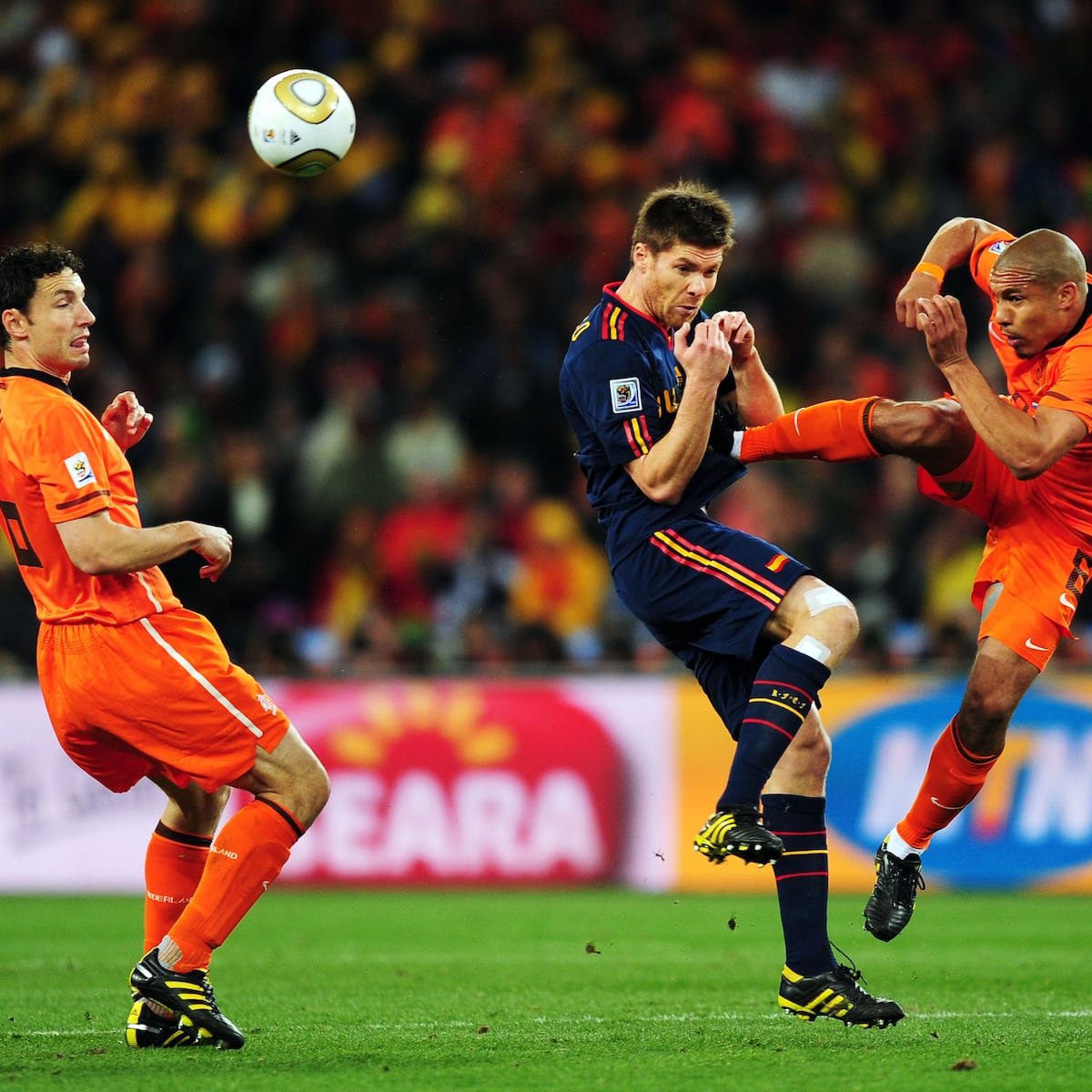 _sxrsx_'s tweet photo. A Zidane y a De Jong no salieron los principales medios de comunicación del mundo a criticarlos por esto.
Enzo Fernández por festejar que le hizo un gol a Inglaterra y una falta en la final lo destruyen. https://t.co/r14G72gG27