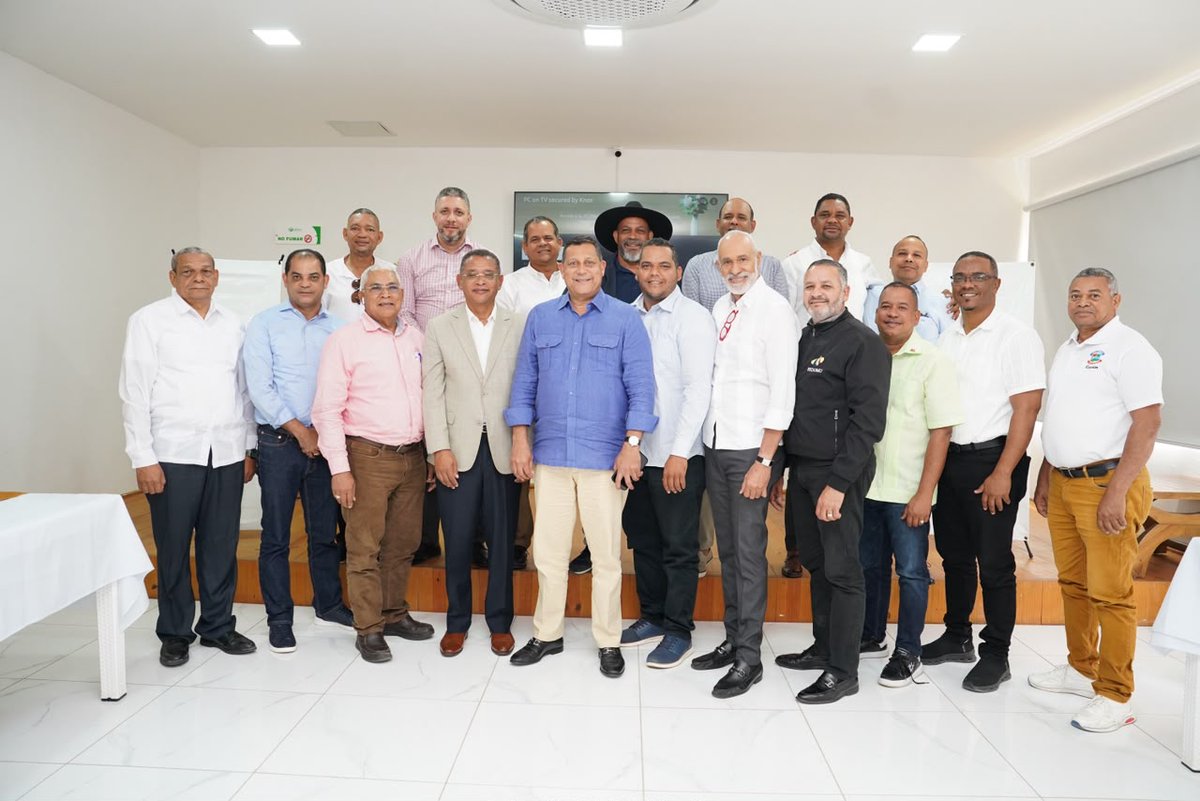 fedomurd's tweet photo. 🏛️ Realizamos en Partido, Dajabón, el seminario "#MunicipiosQueInspiran", con la participación de 14 de 17 alcaldes de la Región Noroeste.

En el encuentro, encabezado por nuestro presidente, Nelson Núñez, se abordaron los temas comunicación estratégica y marca municipal 📢 https://t.co/xSNyOaEqvv