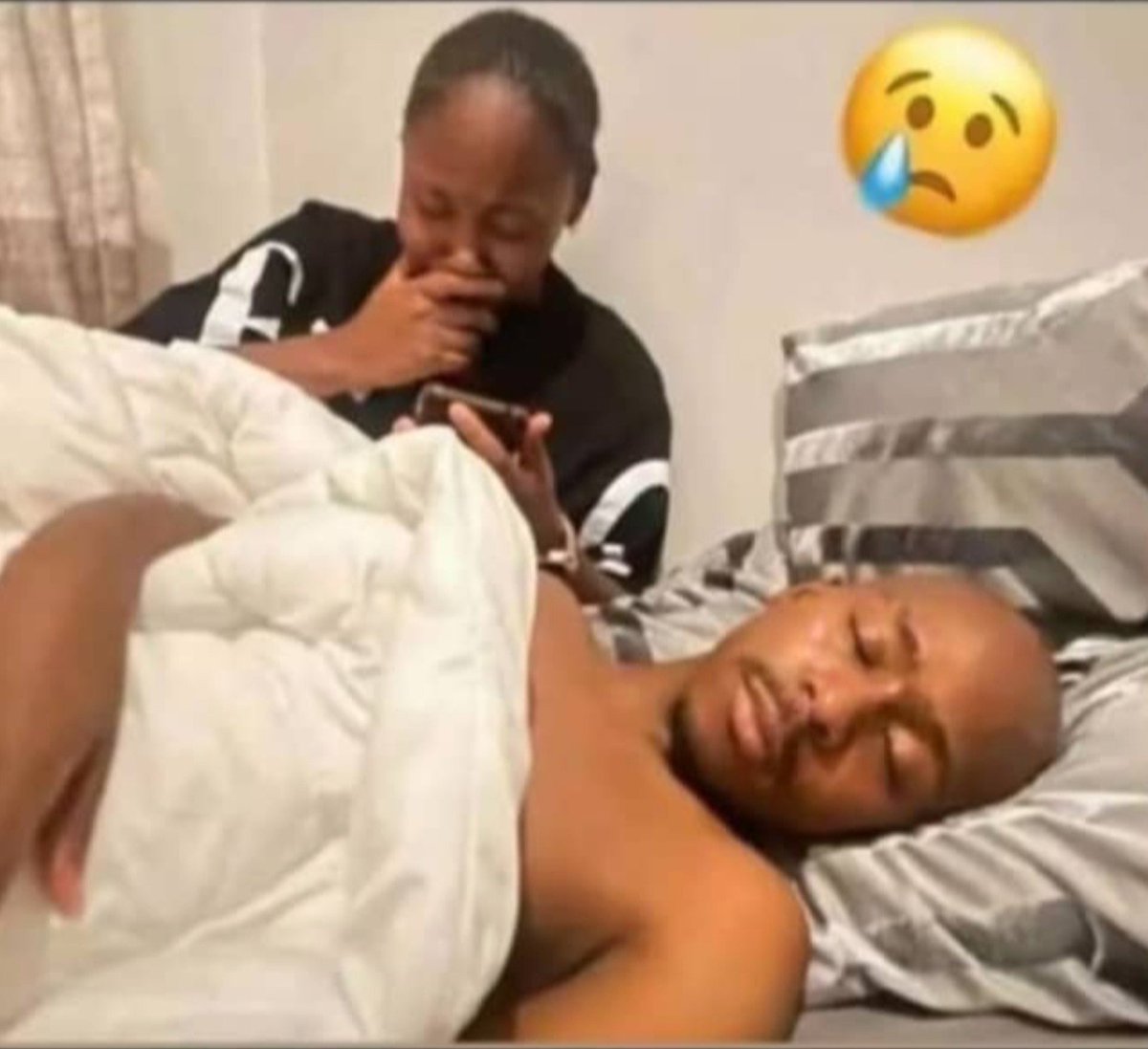 mwiine_bri66880's tweet photo. Check that man's phone until you cry your heart and lungs out 😂🤗 https://t.co/mX5rHmMQ1C