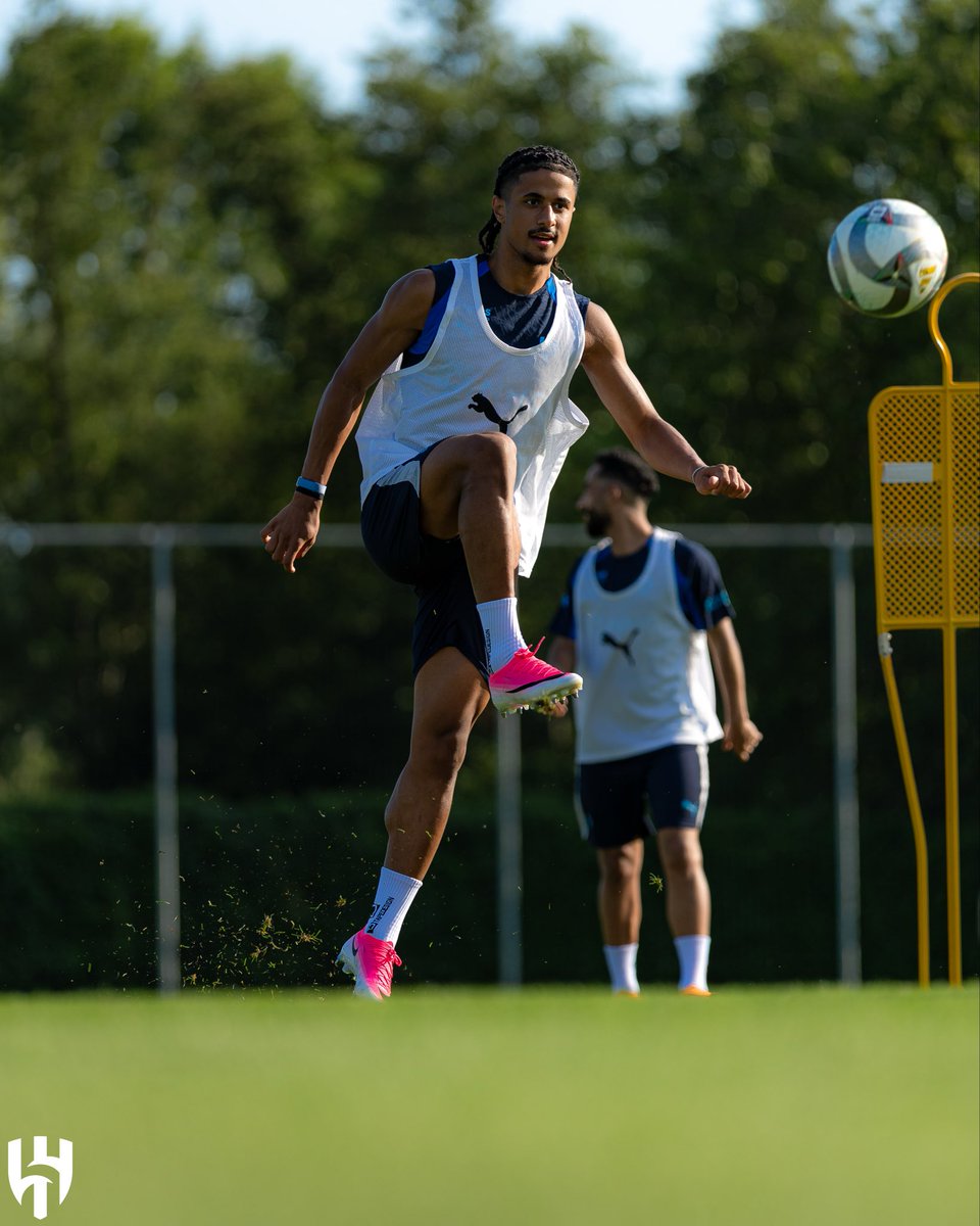 Alhilal_EN's tweet photo. Eyes on the ball ⚽️👀 https://t.co/tjpmtdpesD