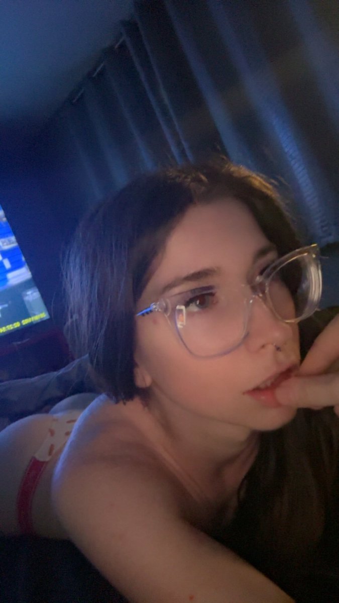 bbgsky23's tweet photo. Your wallet, your choices but my rules. Need a slave to serve me 
#findom #paypig #finDom #femdom #dominatrix #cashslave https://t.co/Dub7mfHI3G