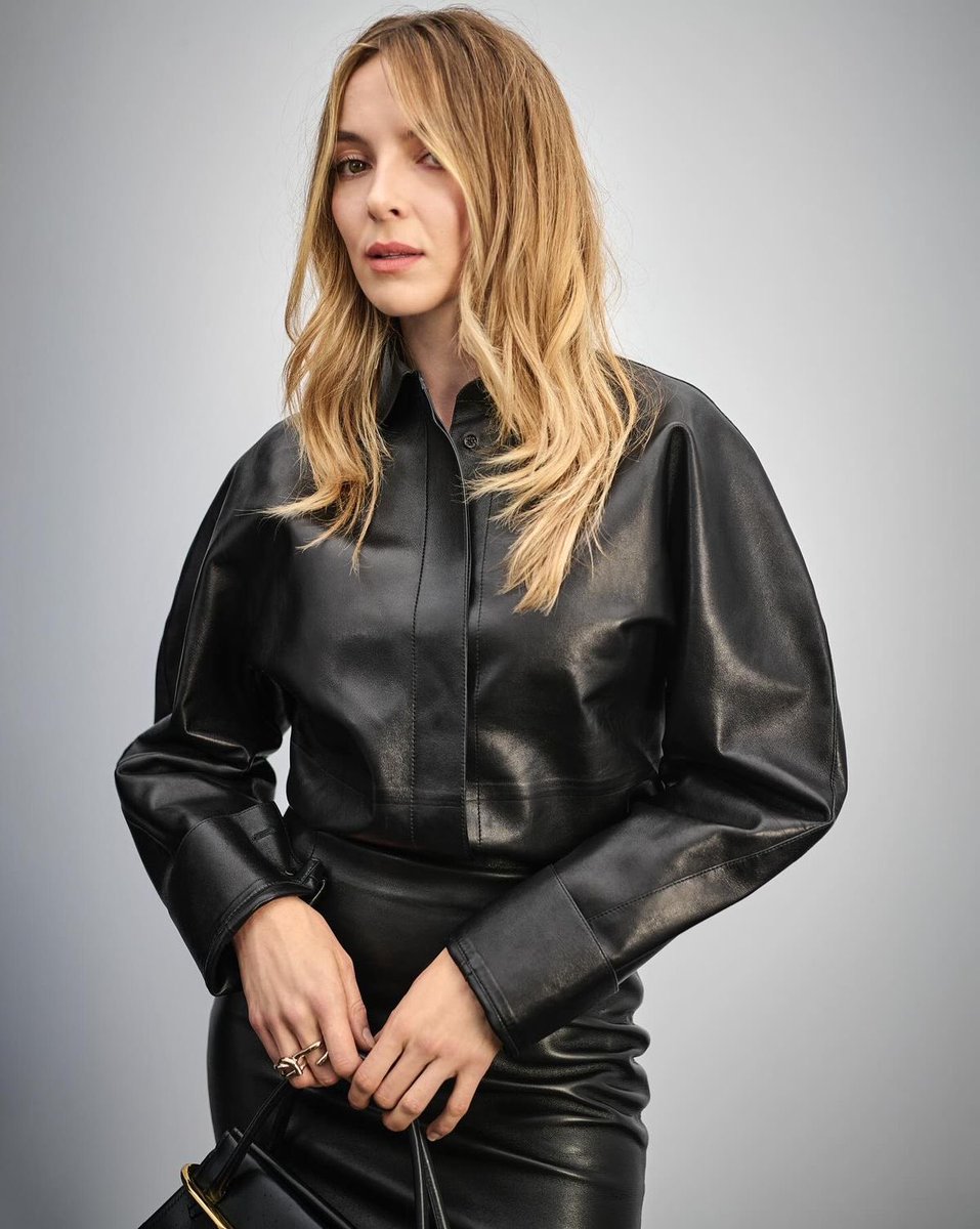 vllcnelles's tweet photo. jodie wearing leather i’m weak https://t.co/pL6UJKdszZ