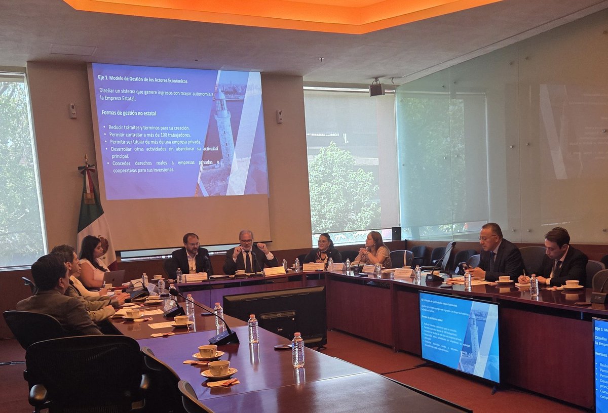 EmbaCuMex's tweet photo. 🇨🇺🤝🇲🇽 Reunión en @SRE_mx con intervención del Embajador de Cuba en México, Eugenio Martínez Enríquez (@EugenioMtnez) sobre nuevas  transformaciones económicas y sociales en Cuba y las oportunidades que abren para el empresariado mexicano y cubanos residentes en México. 

🚨La Embajada de Cuba abierta a interesados.