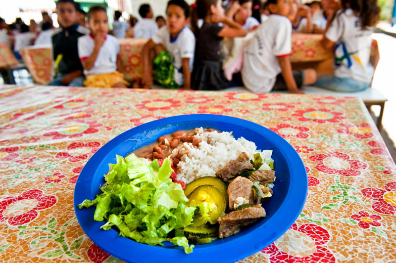 foltrann's tweet photo. @P_Kallioniemi brazilian school food: fresh, nutritional, vegs, fruits, natural juices and free xoxo

40 million childrens
50 million meals a day https://t.co/B2AWksGj5S