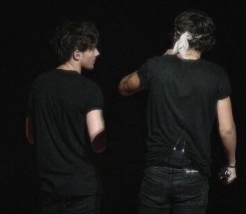 babygirloui's tweet photo. “perfect height to rest my head on his shoulder” https://t.co/jySQTb2mGW
