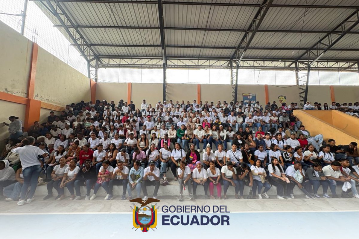 Riesgos_Ec's tweet photo. 📍#Esmeraldas

Inauguramos el programa #JóvenesEnAcción de la Secretaría Nacional de Gestión de Riesgos. 2.102 jóvenes iniciaron su formación con una capacitación en primeros auxilios para eventos masivos. 

#GobiernoDelEcuador https://t.co/PKnyvtDg7d