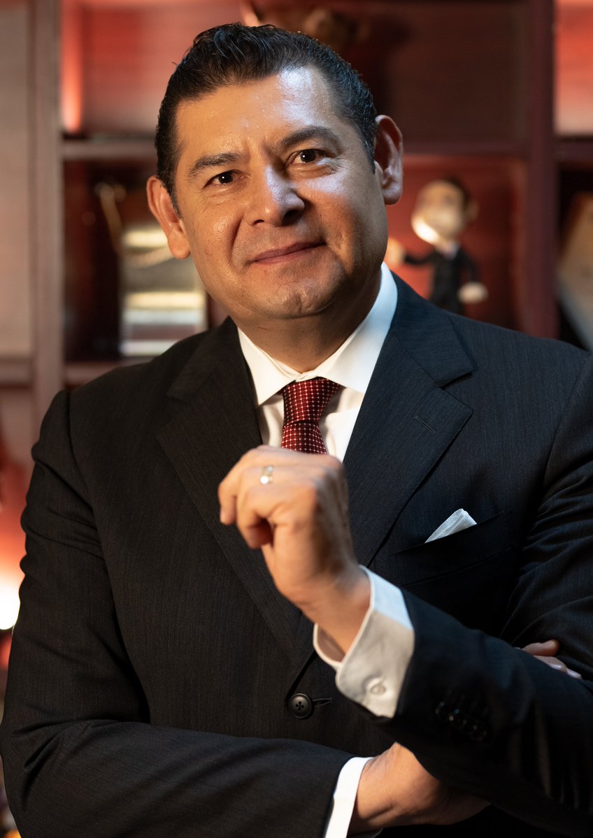 jorgegogdl's tweet photo. Los jitomates fantasmas de Alejandro Armenta

El gobernador de Puebla declara en su última declaración patrimonial que ganó 303 mil pesos de la siembra de de Jitomate.

El problema es que no tiene ningún rancho o sociedad agrícola declarada como propiedad más que una casa. https://t.co/WVCiGiGSaB
