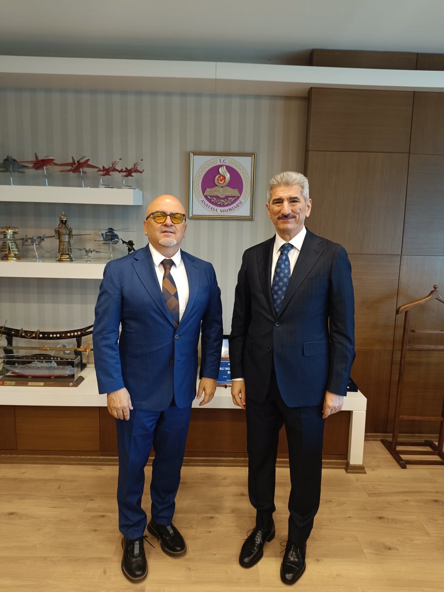 muhteremince's tweet photo. Usta yapımcı ve yönetmen, aynı zamanda Sinema Genel Müdürü Sn. Birol Güven’e nazik ziyareti için teşekkür ediyor, Türk sinemasının gelişimi ve kültür-sanat alanındaki faaliyetlerinde başarılar diliyorum. 

@birolguven https://t.co/m4PwYH2Cim