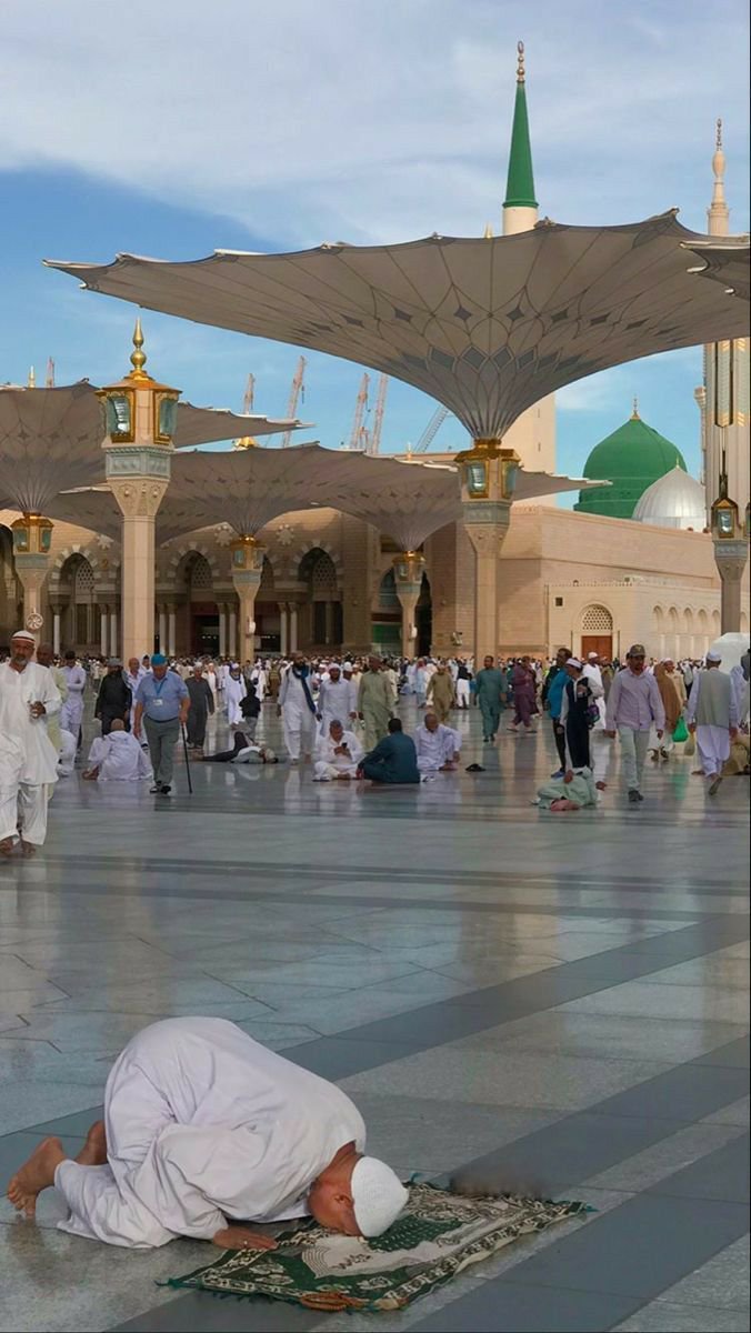 Tabassu64220801's tweet photo. "جب سجدہ اللہ کے لیے ہو، تو ٹوٹا ہوا دل بھی سکون پا لیتا ہے۔
اللہ تعالیٰ ہمیں ہمیشہ اپنی رحمت کے سائے میں رکھے۔ آمین۔ ❤️
#Allah #Sajda #Islam #Muslim #Quran #IslamicPost #SubhanAllah #مکہ https://t.co/0kPmIFSAem