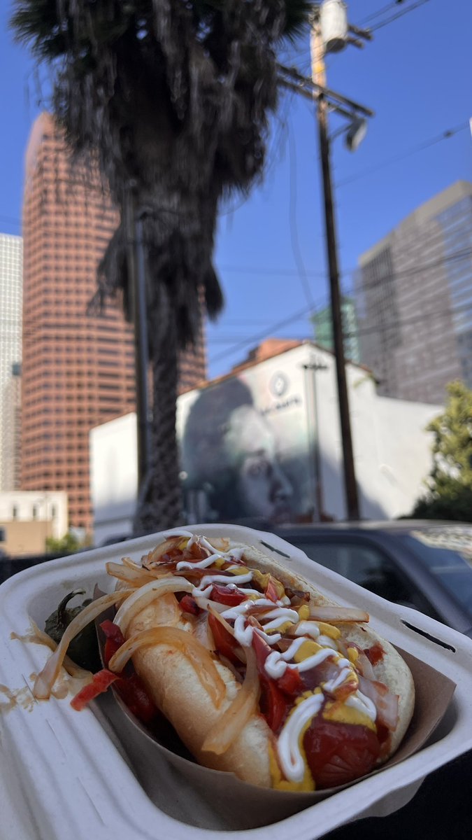 extermicakes's tweet photo. I don’t like vague posting either but not everything that you don’t immediately understand is vague posting. Sometimes you’re just not the target audience and that’s okay!! Also look at this hotdog I got in LA last weekend :) https://t.co/pYGBOOI472