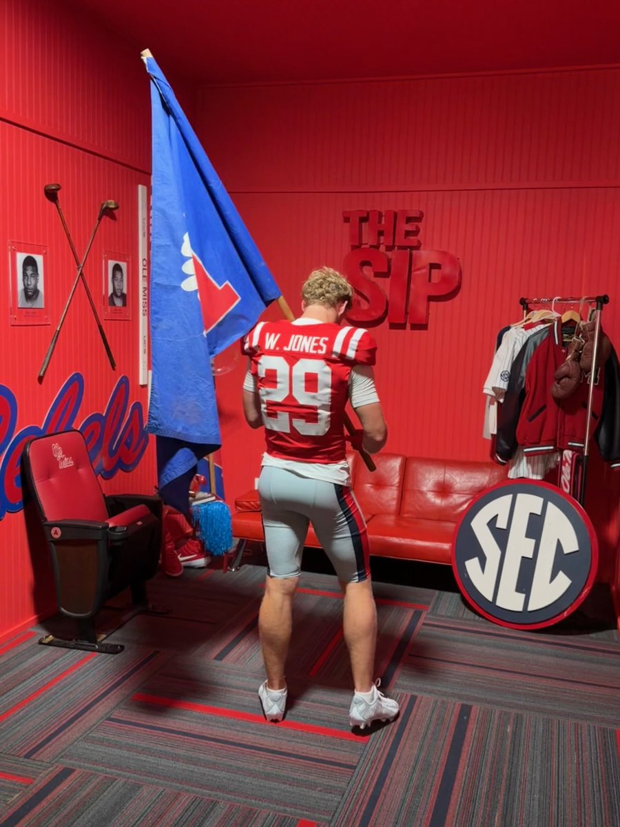 Walker Jones tweet media