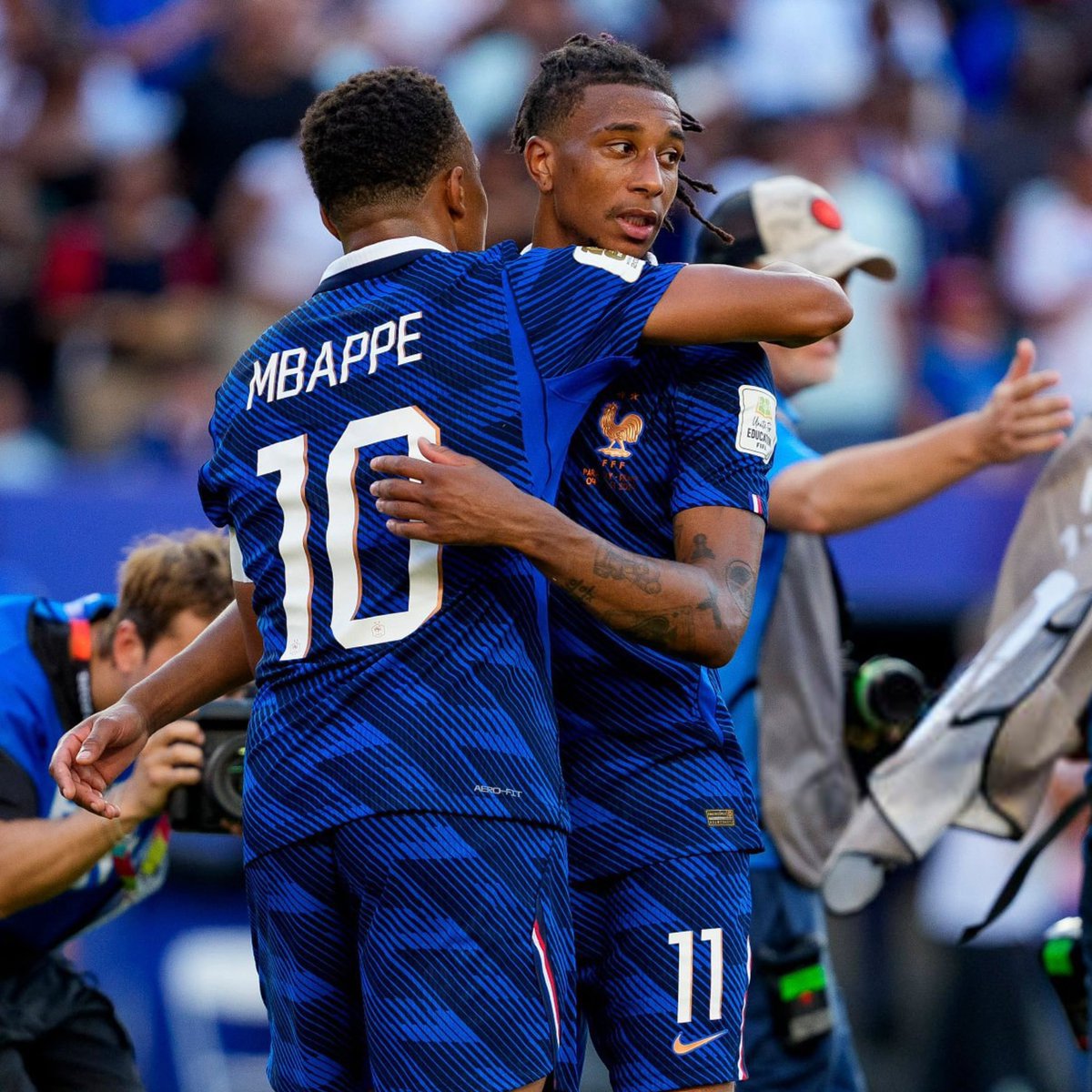 GoalCrestHQ's tweet photo. 🚨🤍 Kylian Mbappé reportedly convinced Michael Olise to join Real Madrid. 🇫🇷

According to BILD, Mbappé spoke to Olise every day during the World Cup, explaining how well they could play together and the benefits of life in Madrid. 👀

#RealMadrid #Mbappe #Olise #TransferNews https://t.co/Owd8fJvSqr