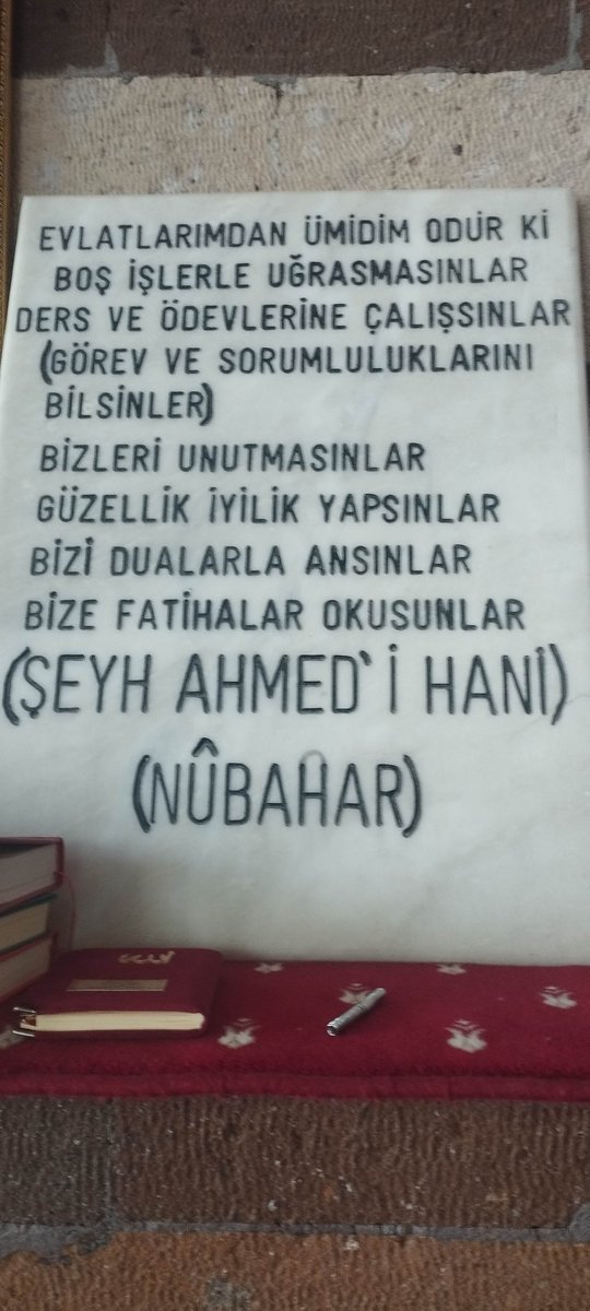 fspm79's tweet photo. Sana geldim dilim lal oldu
Oysa fatihalar ve yasinlerle gelmiştim
Dostlardan selamlar getirmiştim
Oturdum başucuna sustum https://t.co/lzX37mHyqW