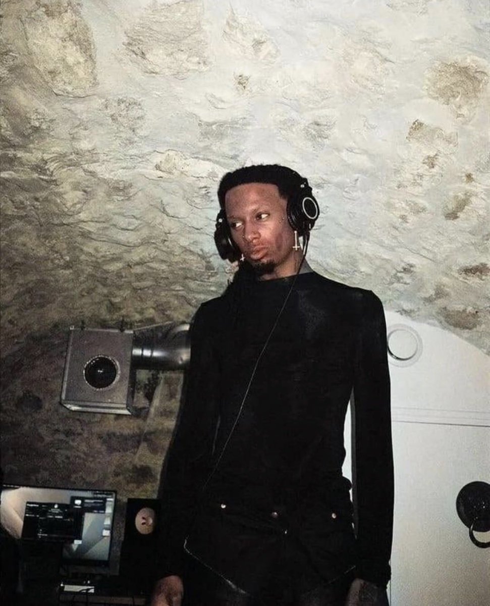 soundlikesex's tweet photo. Pz’ recording in the same Cave Studio in Paris as Playboi Carti 🇫🇷 (2026) https://t.co/YBOclIJJ1H