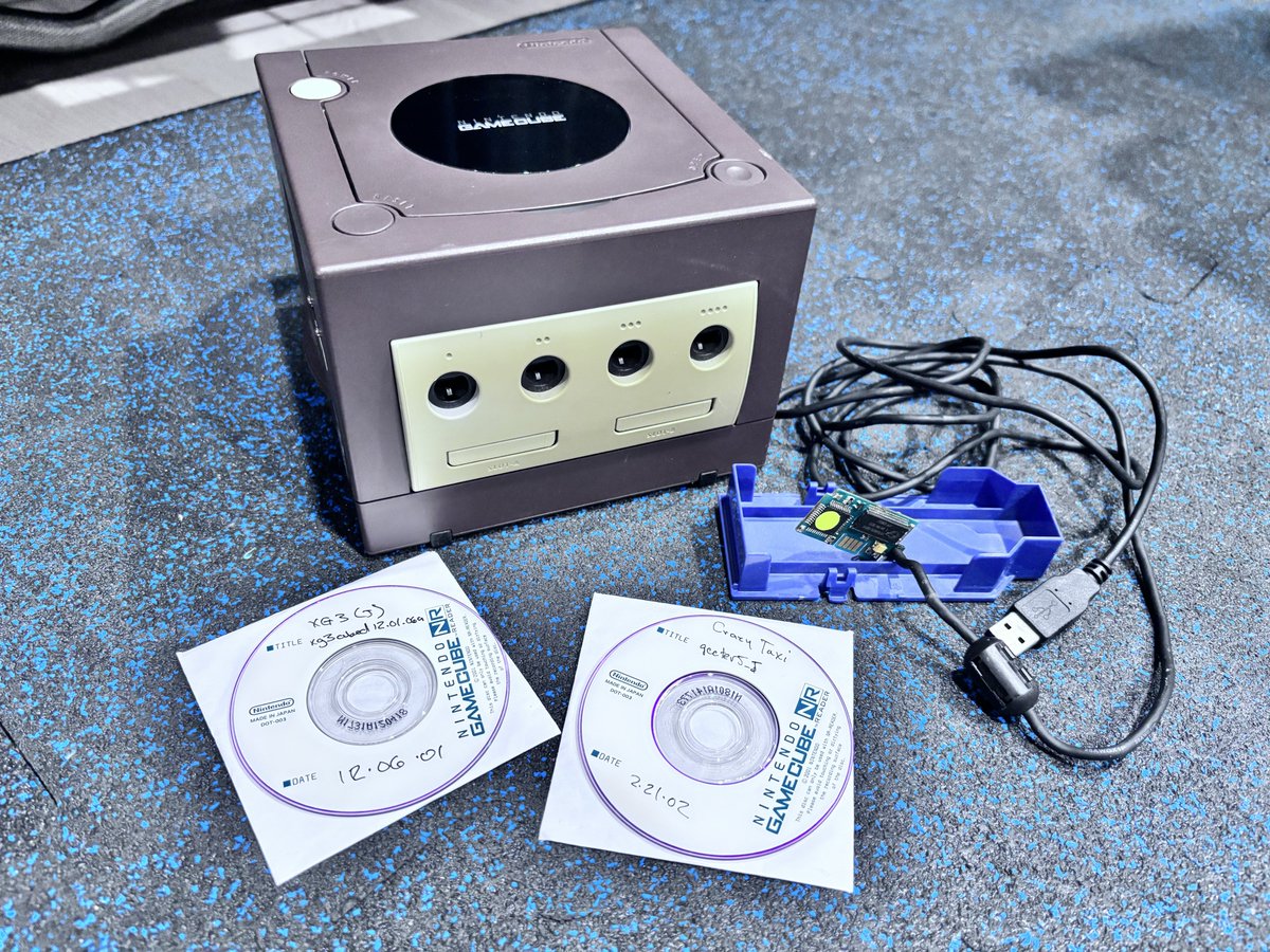 _BehindTheCode's tweet photo. This is the Nintendo GameCube TDEV (A.K.A. "Tiny Dev") development kit created by SN Systems. (Circa 2003)😎🤘

It housed a custom mainboard with double the main memory (48 MB of SRAM instead of 24 MB) compared to retail consoles. It used a proprietary USB 2.0 interface module that interfaced to the Serial Port 2 on the GC for loading games under test; and also provided real-time debugging to a Host PC. 

It had a region switch to toggle between USA and Japanese settings, and a Disc Drive that was capable of reading both development and unencrypted CD’s. #Nintendo #gamecube #gamedev #retrogaming #tdev #gamedevelolment