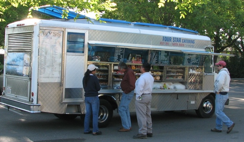 ManamiZydeco's tweet photo. @ViviPeaceful @P_Kallioniemi Well you were lucky. When I was in school, food trucks weren't even a thing yet, except for roach coaches. LOL https://t.co/chikNVBpeW