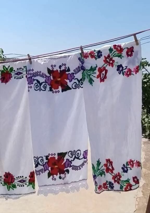 askivatan1's tweet photo. Ud ile elbet birgün buluşacağız çalınca baktımda 
Azıcık kaldı insAllah
Buraya oturmadan hem Karadeniz'den gelen resimle hemde annemin cenazesi devamındaKaradeniz gezisi ile öyle dolmuştumki
Müzik ruhun gıdası derken, kalem ve yürekte onun sanki Tualı 
İşleyip duyguları rengarenk https://t.co/BFl3gAckHA