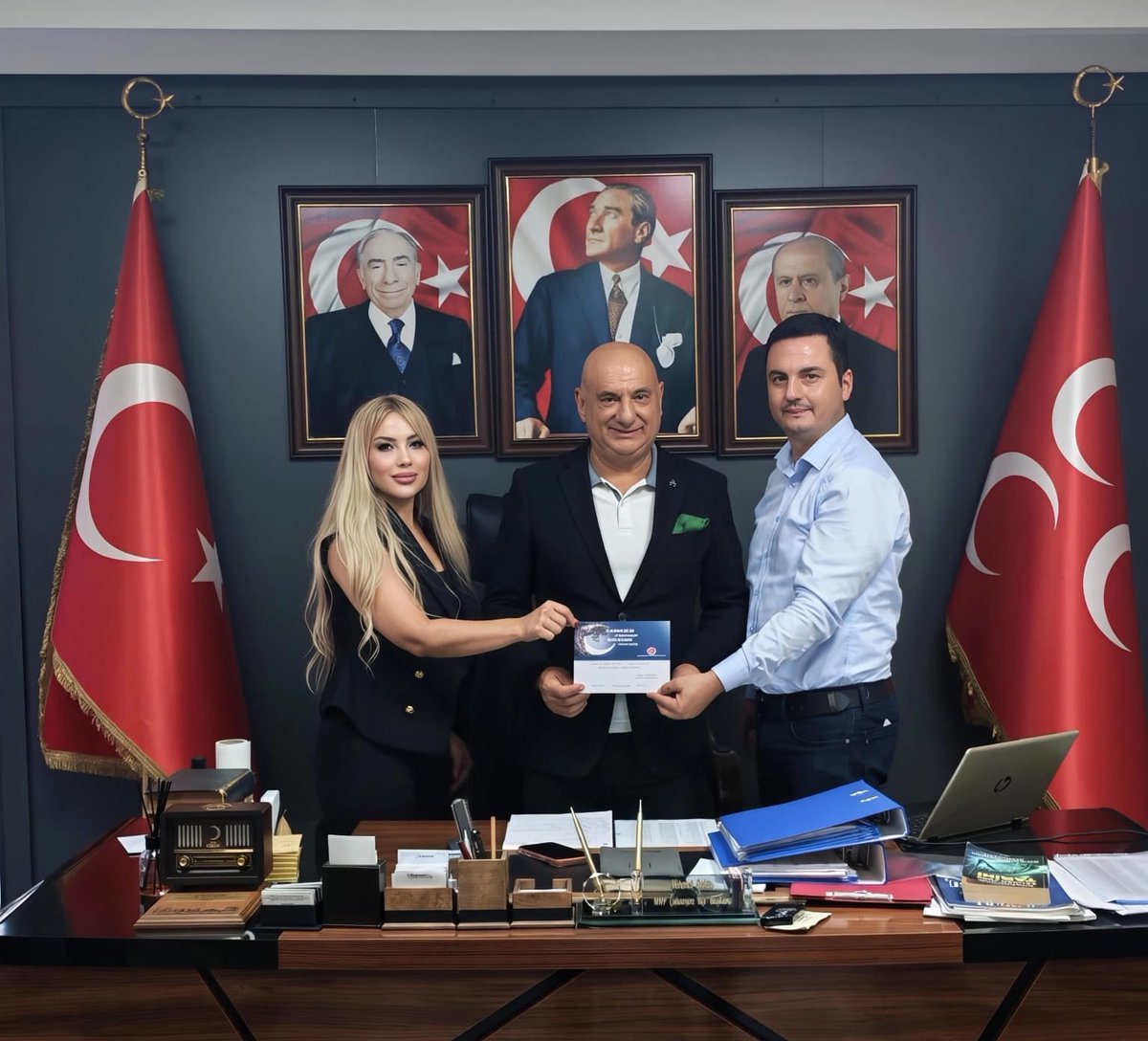 mhpcukurova's tweet photo. İlçe Başkanımız Sayın Mehmet ŞAHİN, Seyhan İlçe Başkanlığı Sekreterimiz Sayın Yunus KILIÇ ile Seyhan İlçe Başkan Yardımcımız Sayın Hacer ADA’yı makamında ağırladı.

Ziyarette, Milliyetçi Hareket Partisi Seyhan İlçe Başkanlığımızın kongre davetiyesi İlçe Başkanımız Sayın Mehmet ŞAHİN’e takdim edildi.

Nazik ziyaretleri dolayısıyla kendilerine teşekkür ediyor, yaklaşan kongremizin partimiz, teşkilatımız ve ülkücü harekete hayırlı olmasını temenni ediyoruz.