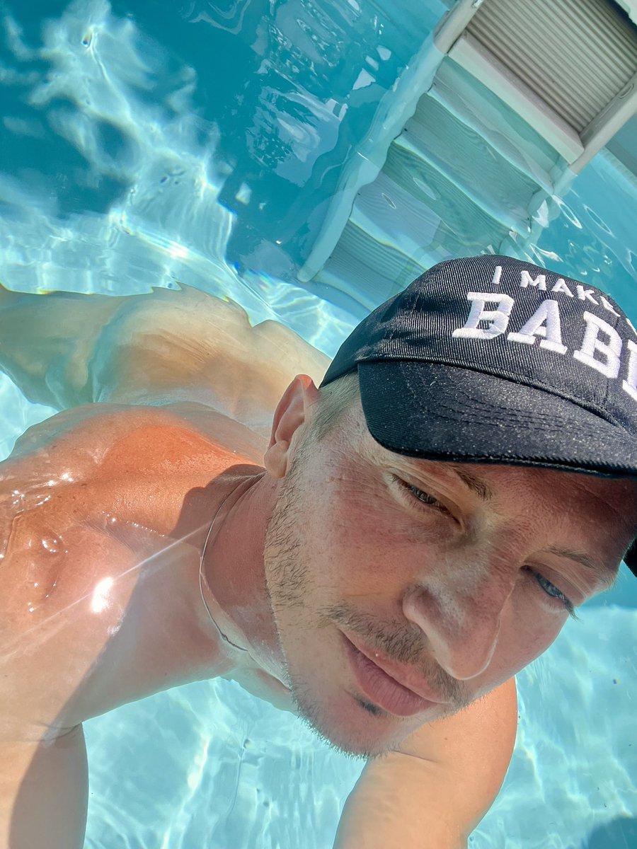 AlecPole95's tweet photo. @TBOYFRIEND01 @Big_bang_gay https://t.co/PMcyO5Cptr