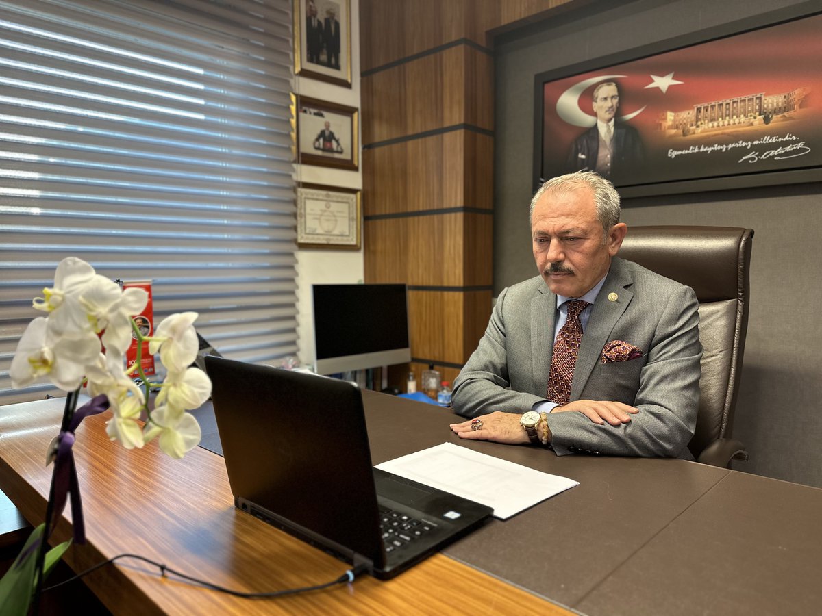 sahin_tin's tweet photo. Genel Başkan Yardımcımız, Teşkilat Başkanımız Sn. @abuyukgumus riyasetinde video konferansla gerçekleşen toplantıya katıldık. Teşkilatımızın sahadaki çalışmalarını değerlendirdik, yol haritamızı istişare ettik. Milletimize hizmet yolunda birlik ve koordinasyon içinde çalışıyoruz. https://t.co/b22AtZhJ04